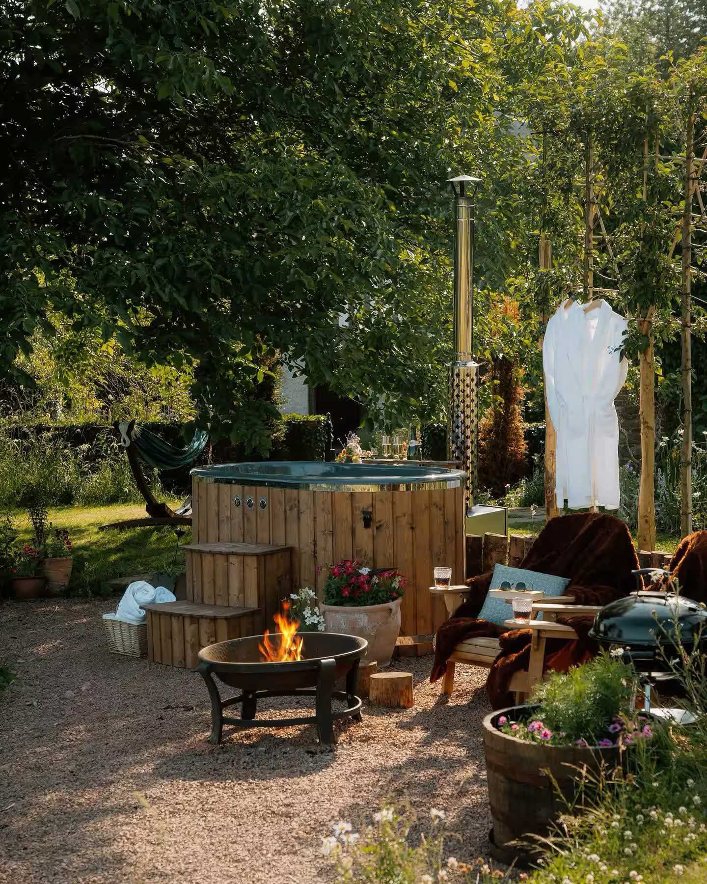 jardin avec bain nordique chauffé cottage anglais décoration rustique chic The Lavendry Barn jardin avec bain nordique chauffé cottage anglais décoration rustique chic The Lavendry Barn