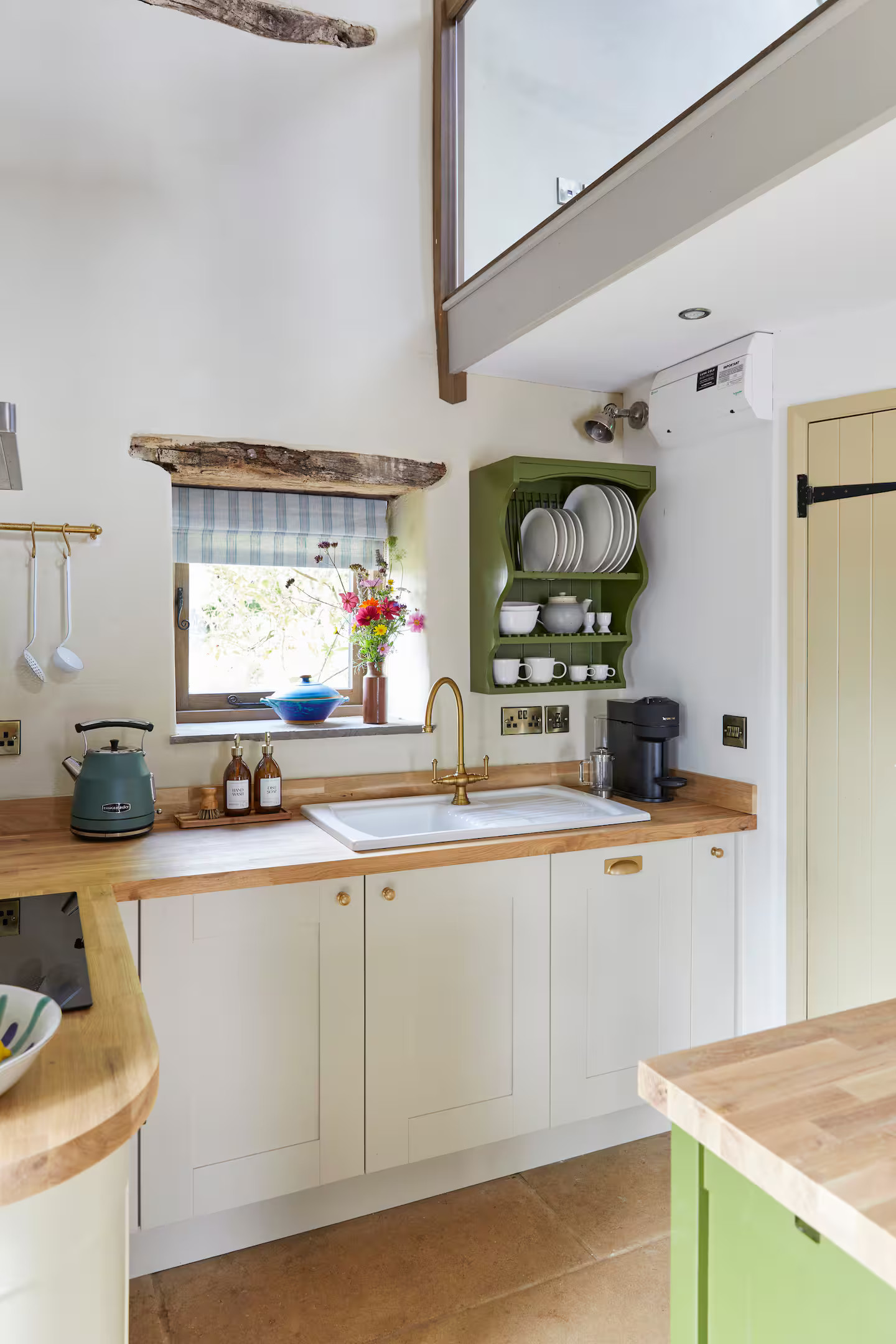 cuisine ouverte cottage anglais décoration rustique chic The Lavendry Barn cuisine ouverte cottage anglais décoration rustique chic The Lavendry Barn