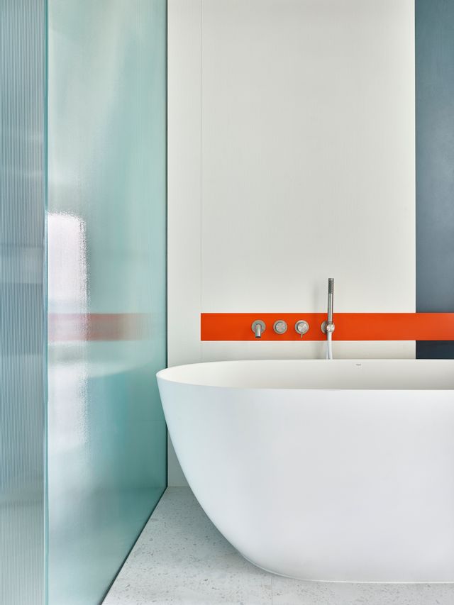 salle de bain bleue et blanche décoration design appartement 95m2 par Buro11