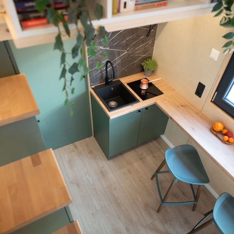 cuisine et escalier petite maison en bois 23m2 Aurora
