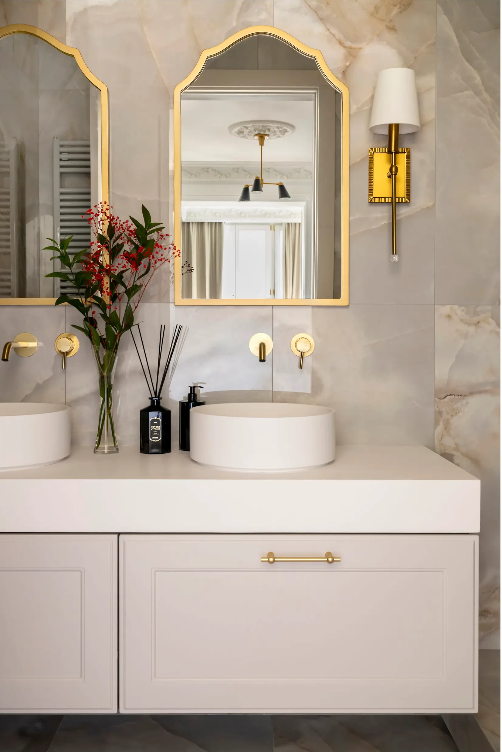 salle de bain onyx appartement Barcelone décoration classique chic et contemporaine