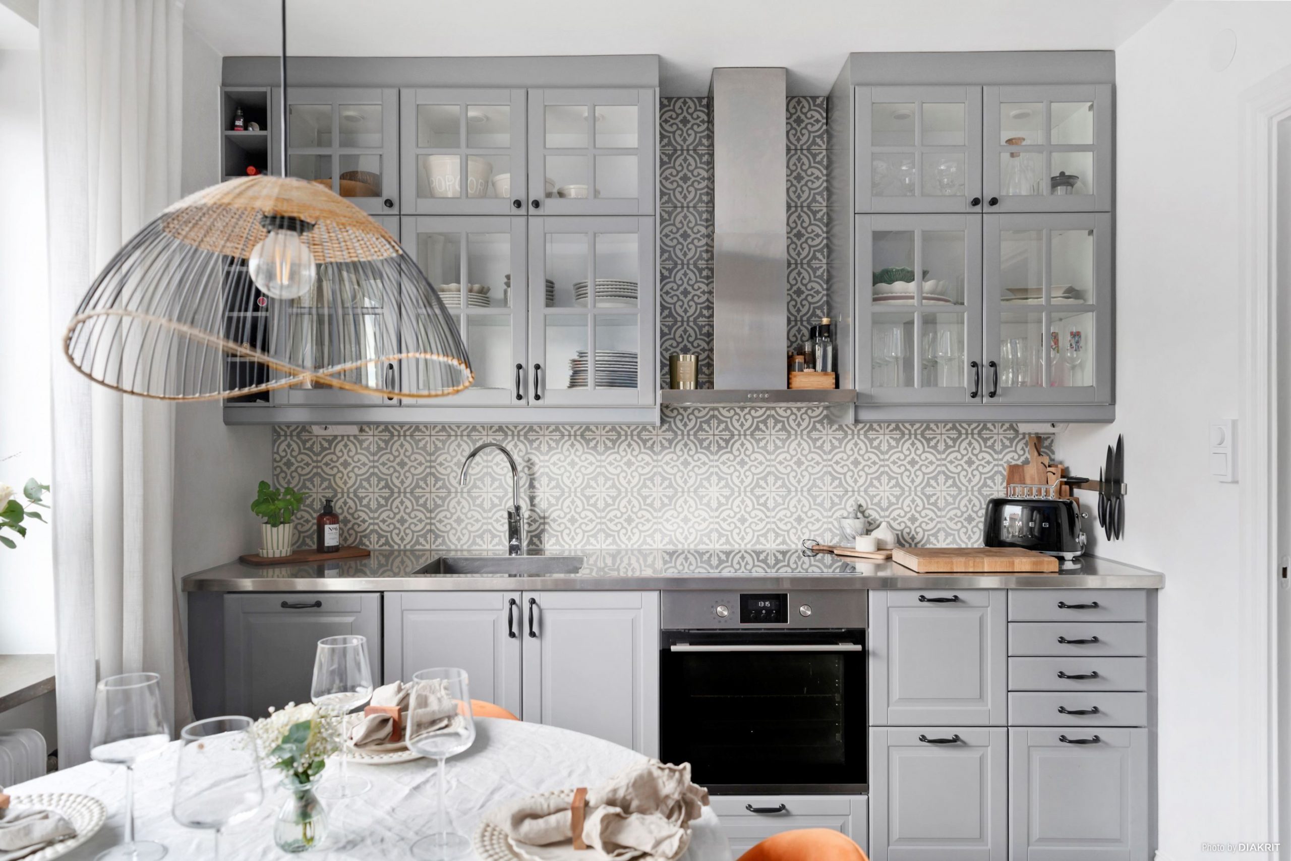 cuisine IKEA grise avec table salle à manger studio 41m2 décoration blanche scandinave cuisine IKEA grise avec table salle à manger studio 41m2 décoration blanche scandinave