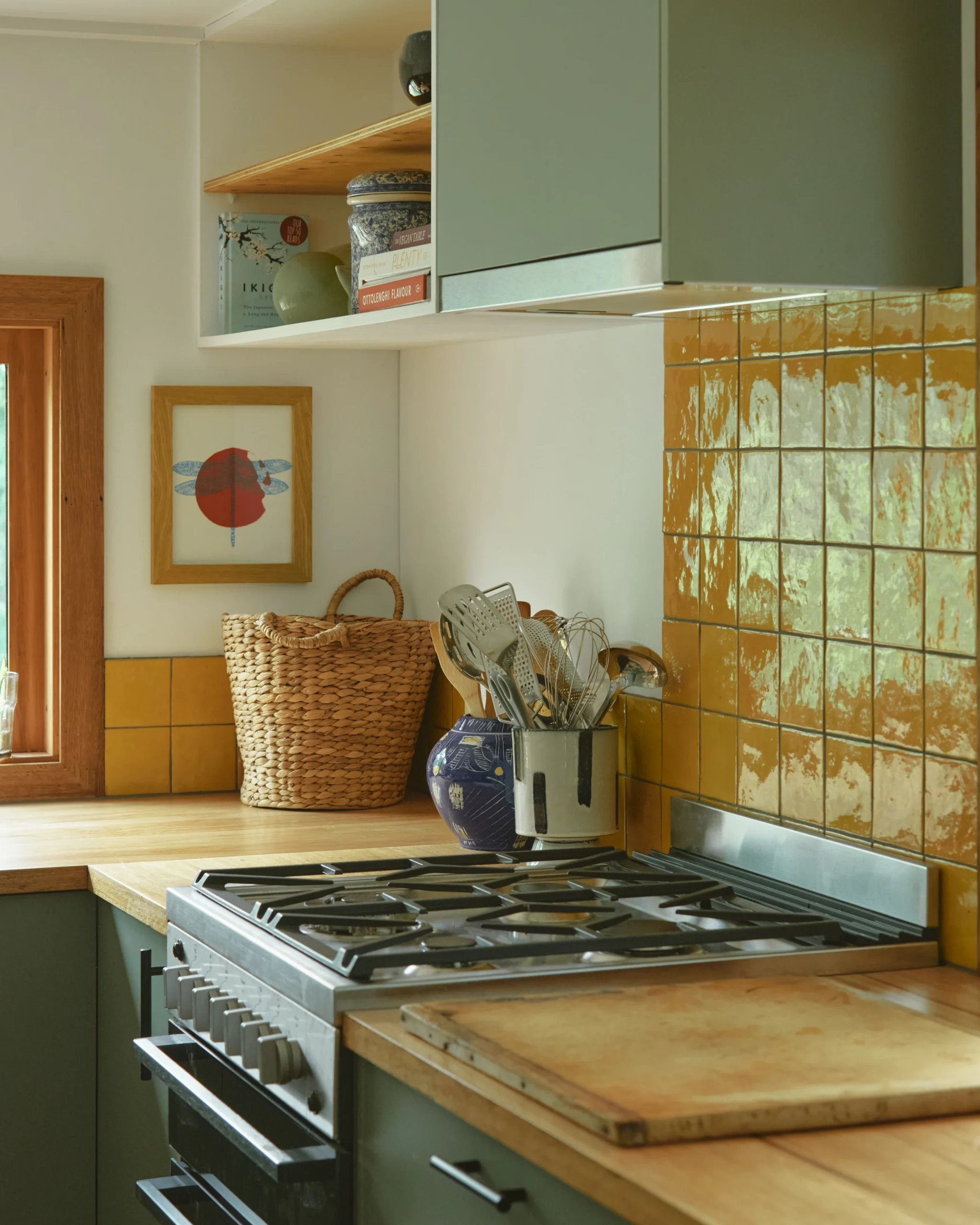 cuisine verte carrelage jaune mini maison mobile Caladenia Forest Creek Tinies