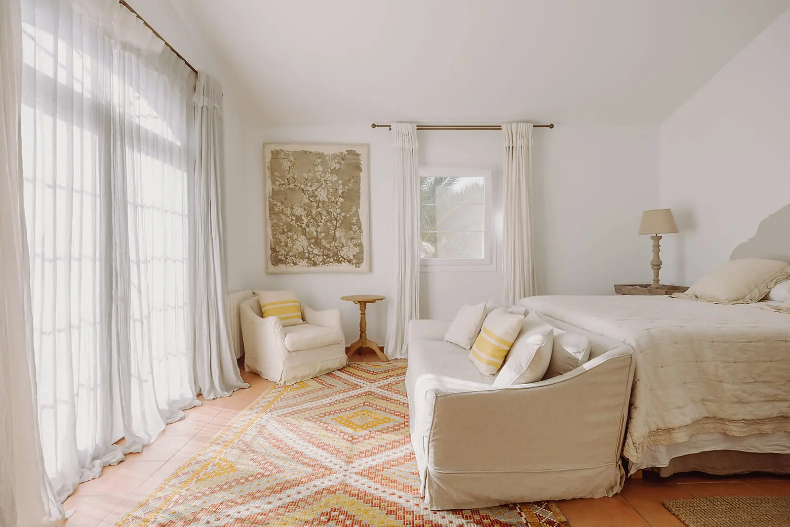 chambre décoration rustique chic beige maison Minorque avec piscine Can Bia chambre décoration rustique chic beige maison Minorque avec piscine Can Bia
