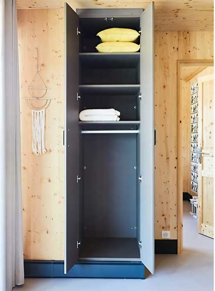 placard aménagé dans petite maison 50m2 en bois en Alsace par Hédonia placard aménagé dans petite maison 50m2 en bois en Alsace par Hédonia