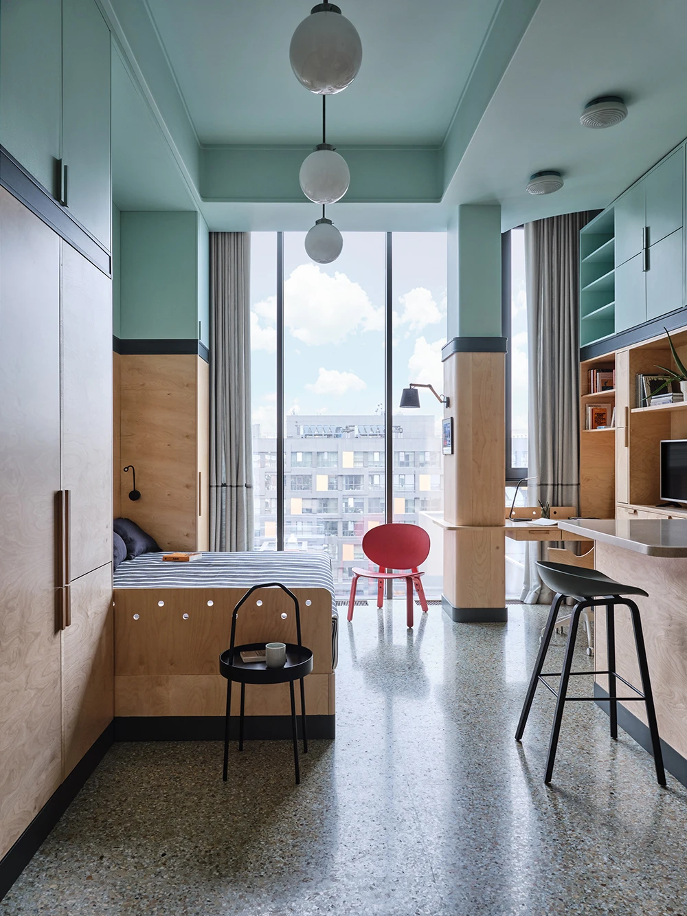 studio 30m2 modernisé avec grande hauteur sous plafond