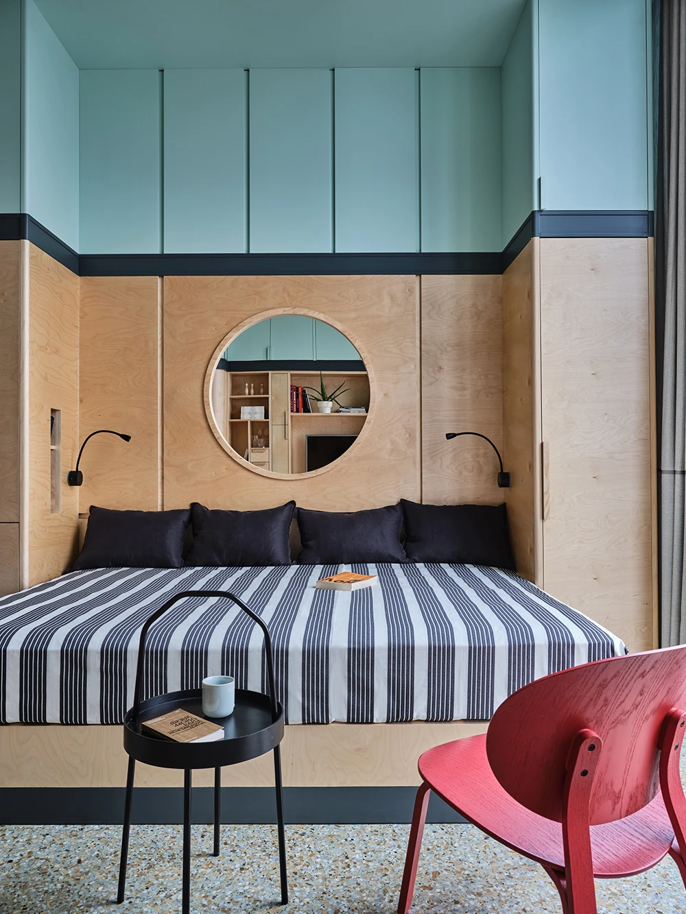 studio 30m2 modernisé avec grande hauteur sous plafond