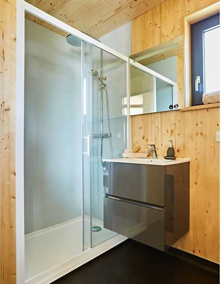 salle de bain petite maison 50m2 en bois en Alsace par Hédonia salle de bain petite maison 50m2 en bois en Alsace par Hédonia