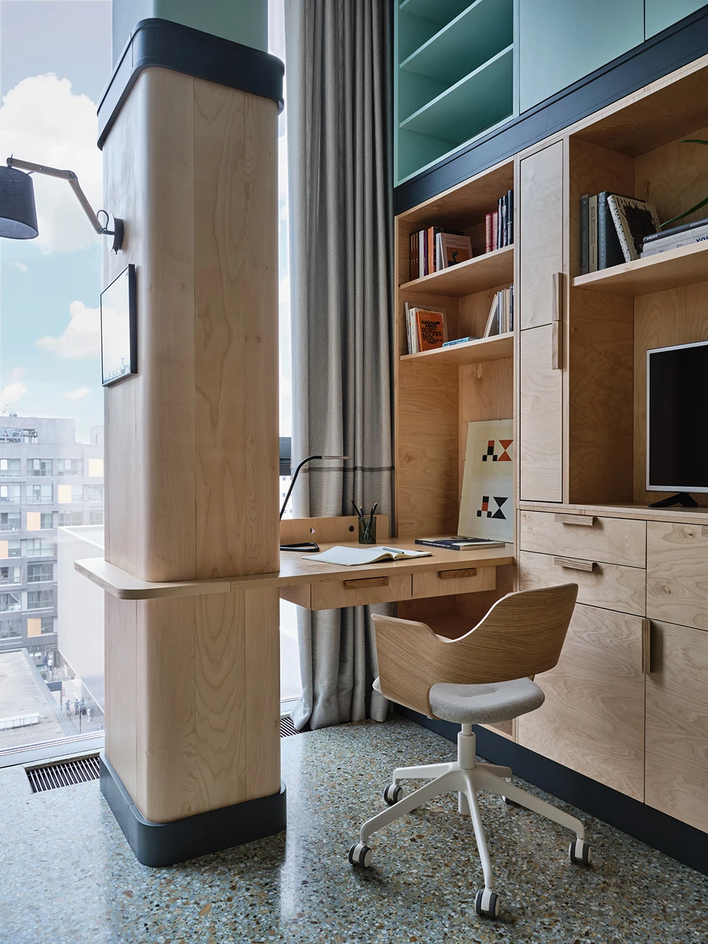 studio 30m2 modernisé avec grande hauteur sous plafond