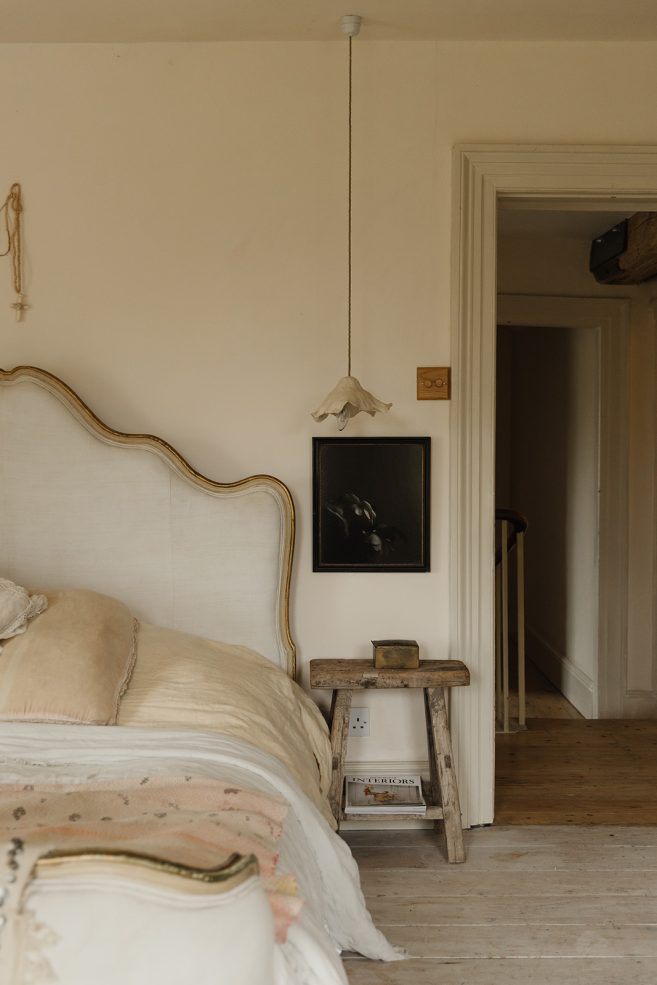 chambre maison historique des Cotswolds décoration classique chic beige chambre maison historique des Cotswolds décoration classique chic beige