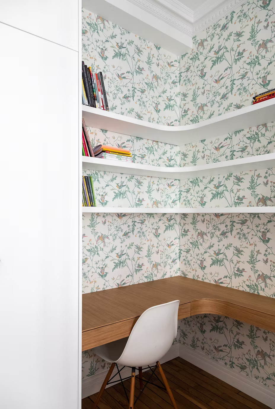 bureau chambre enfant avec papier-peint appartement Paris haussmannien décoration design bureau chambre enfant avec papier-peint appartement Paris haussmannien décoration design