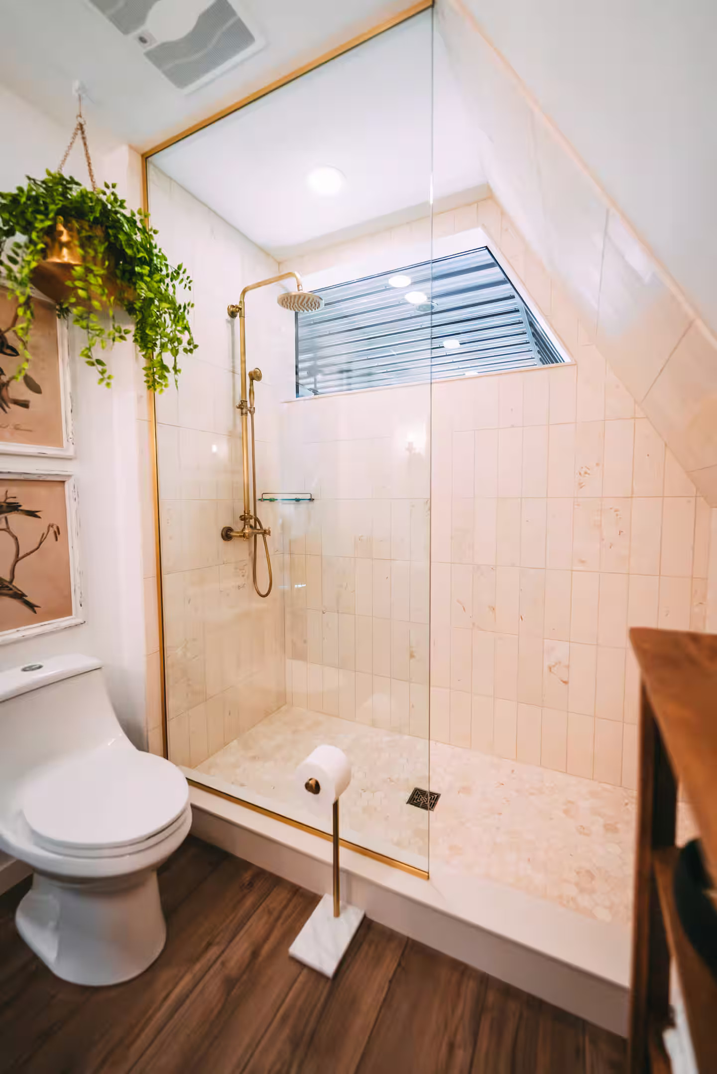 salle de bain avec douche à l'italienne