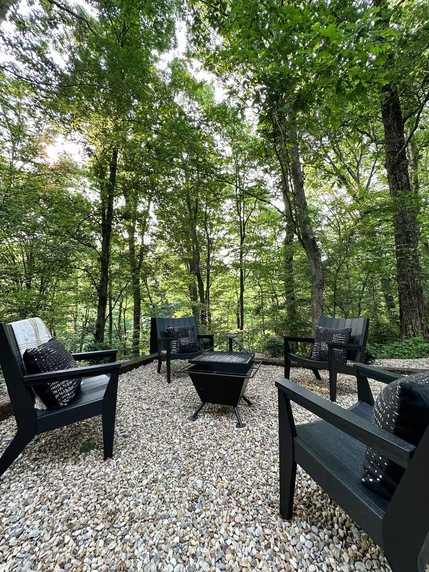 jardin gravier avec brasero