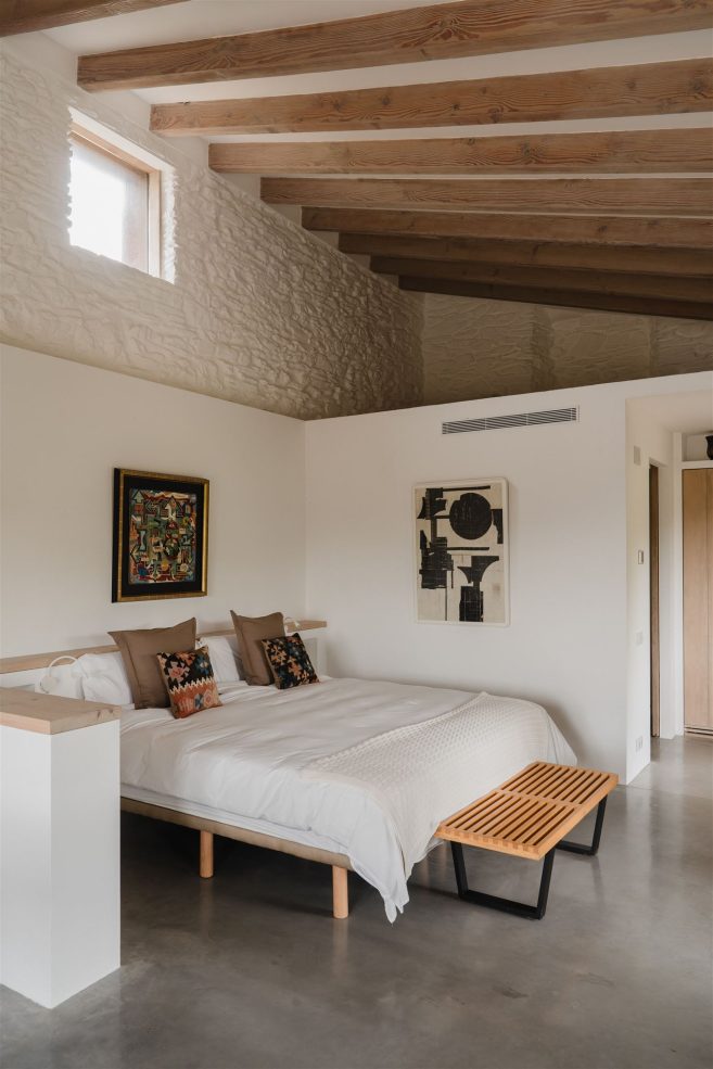chambre avec poutres décoration contemporaine 