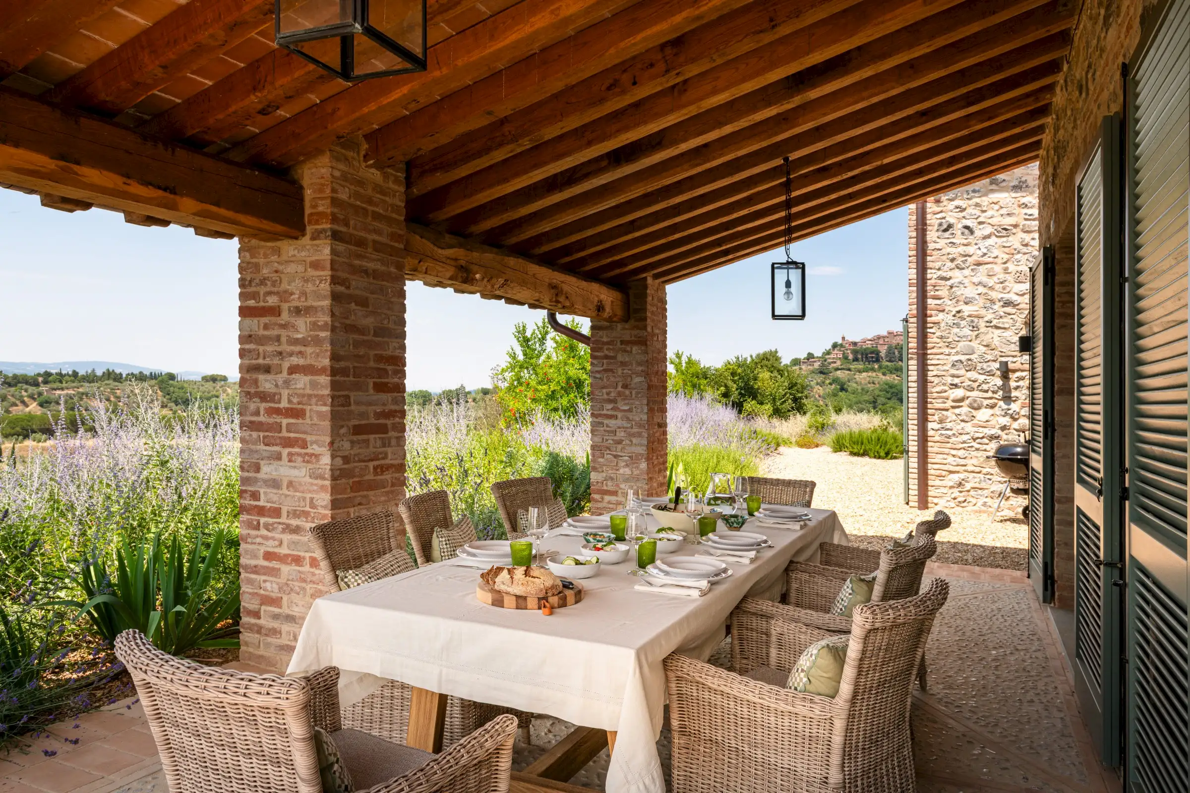 terrasse maison en pierres ancienne rénovée Podere Sirolo Italie terrasse maison en pierres ancienne rénovée Podere Sirolo Italie