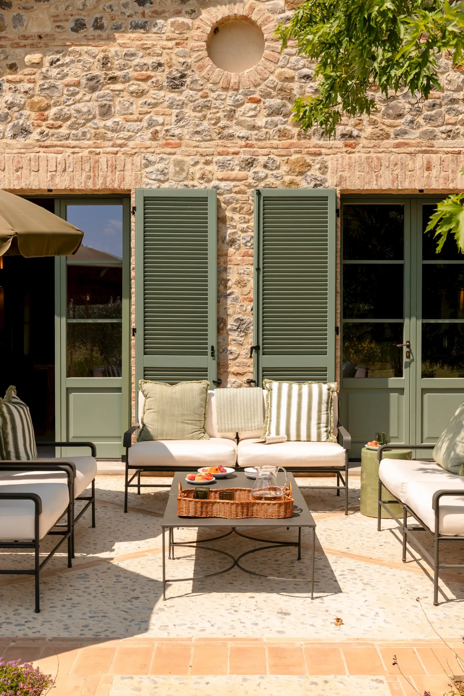 terrasse maison en pierres ancienne rénovée Podere Sirolo Italie terrasse maison en pierres ancienne rénovée Podere Sirolo Italie