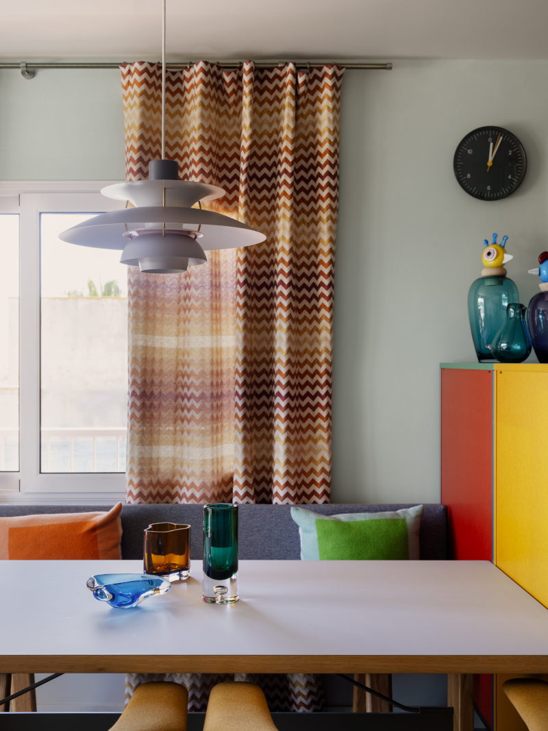 salle à manger appartement 50m2 Stiges décoration vintage et colorée salle à manger appartement 50m2 Stiges décoration vintage et colorée