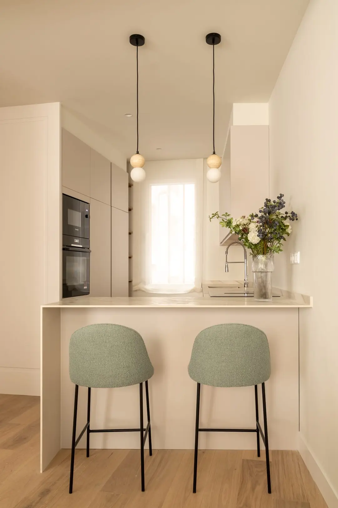cuisine beige et marbre décoration contemporaine cuisine beige et marbre décoration contemporaine
