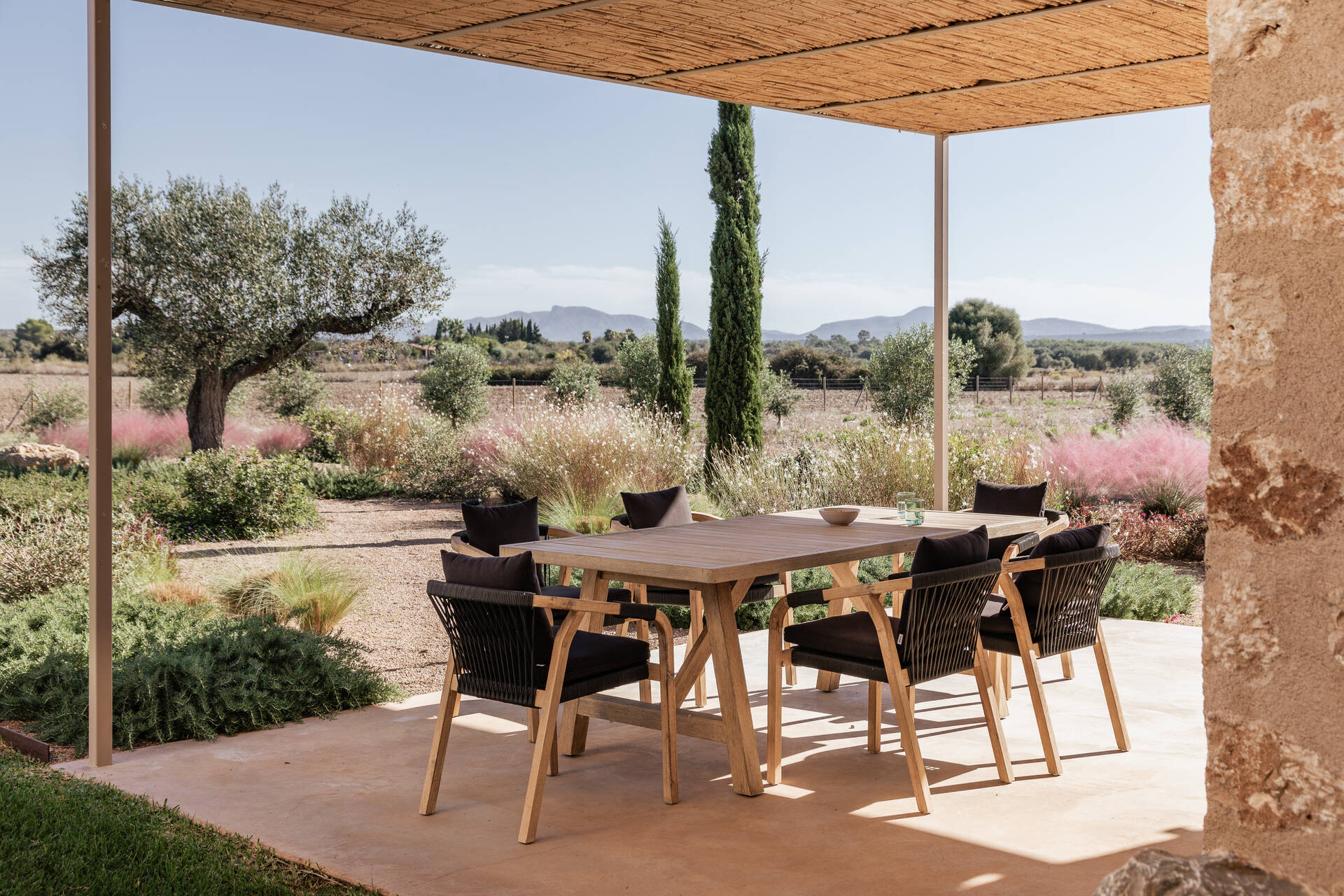 terrasse avec pergola maison contemporaine en pierres Majorque terrasse avec pergola maison contemporaine en pierres Majorque