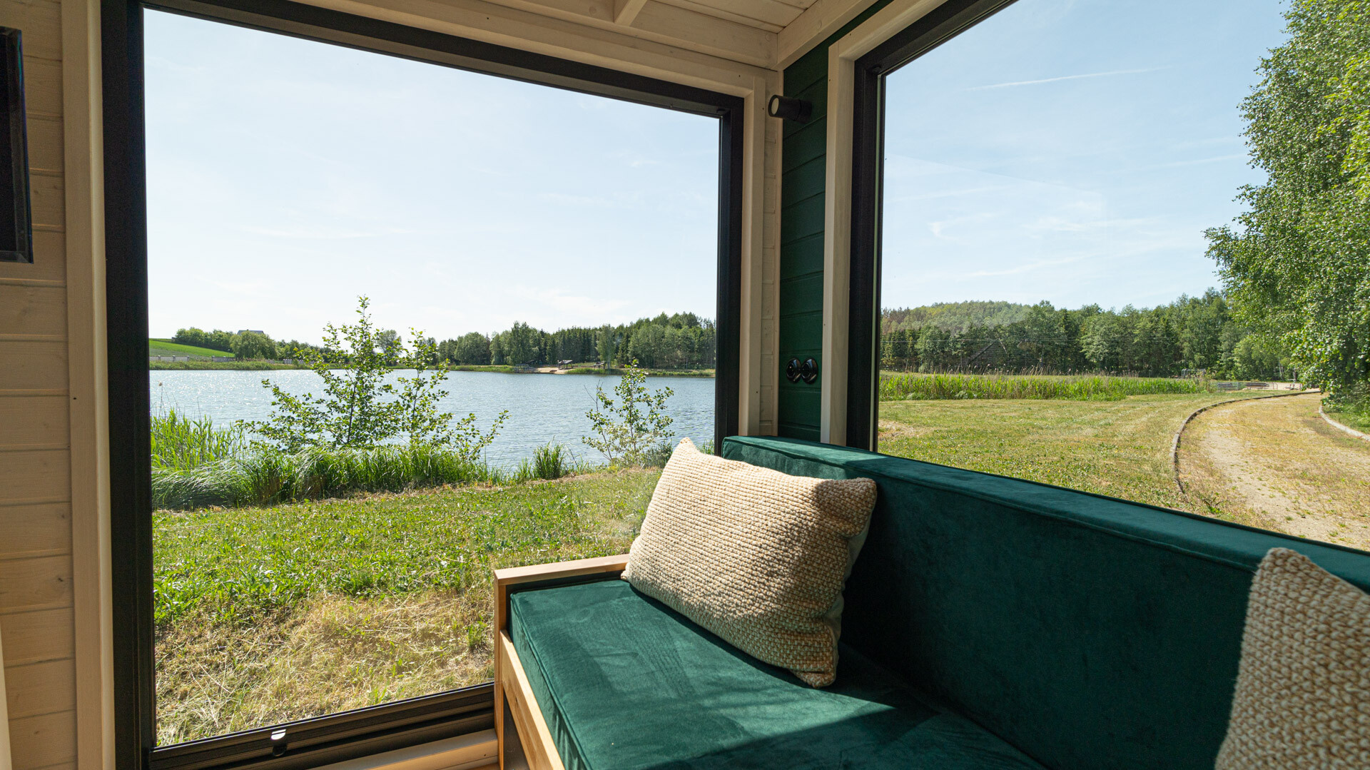 salon tiny house Mobi Sky Individual Peach par MobiHouse livrable en France salon tiny house Mobi Sky Individual Peach par MobiHouse livrable en France