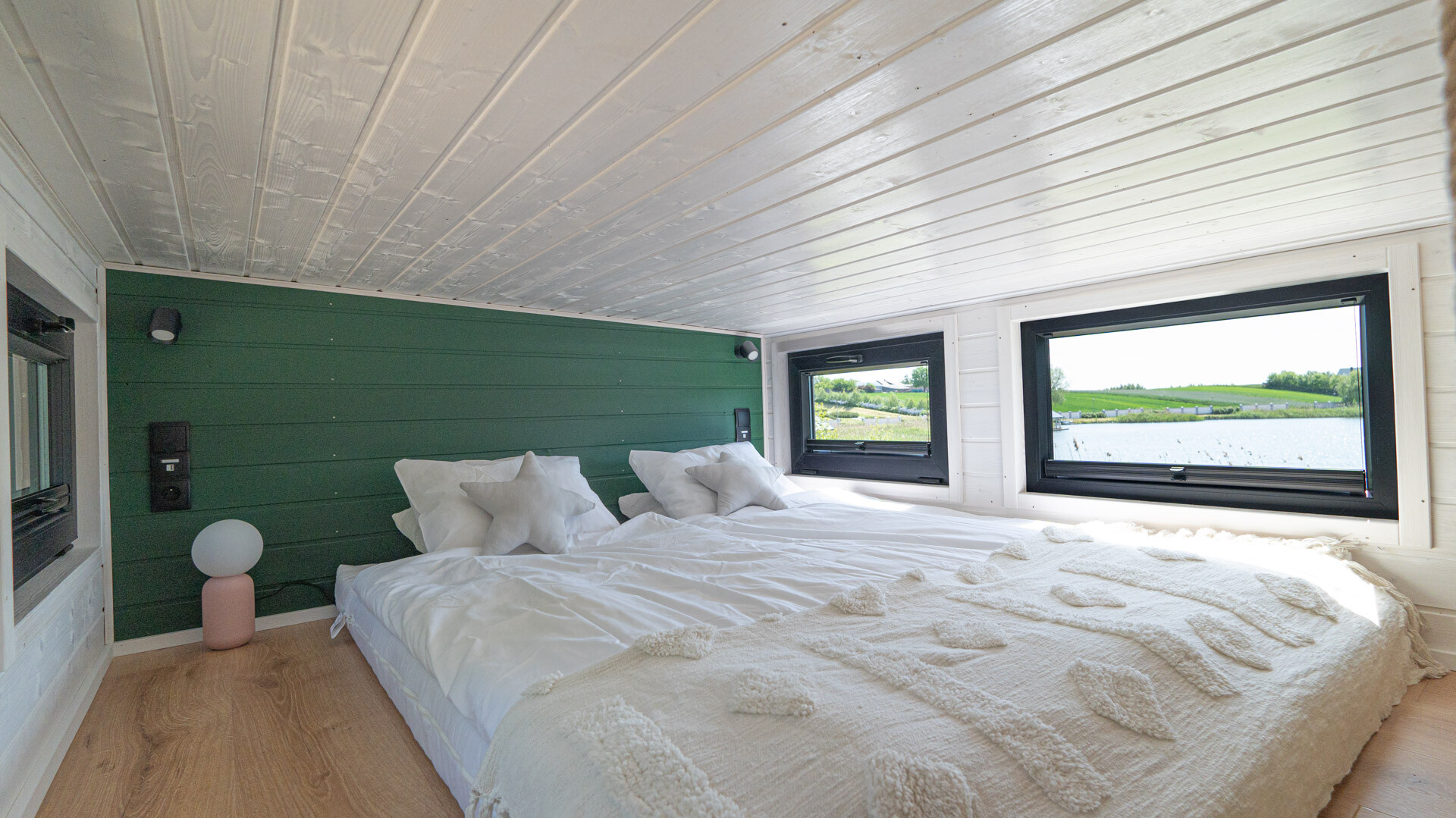 chambre sur mezzanine mini maison mobile par MobiHouse livrable en France chambre sur mezzanine mini maison mobile par MobiHouse livrable en France