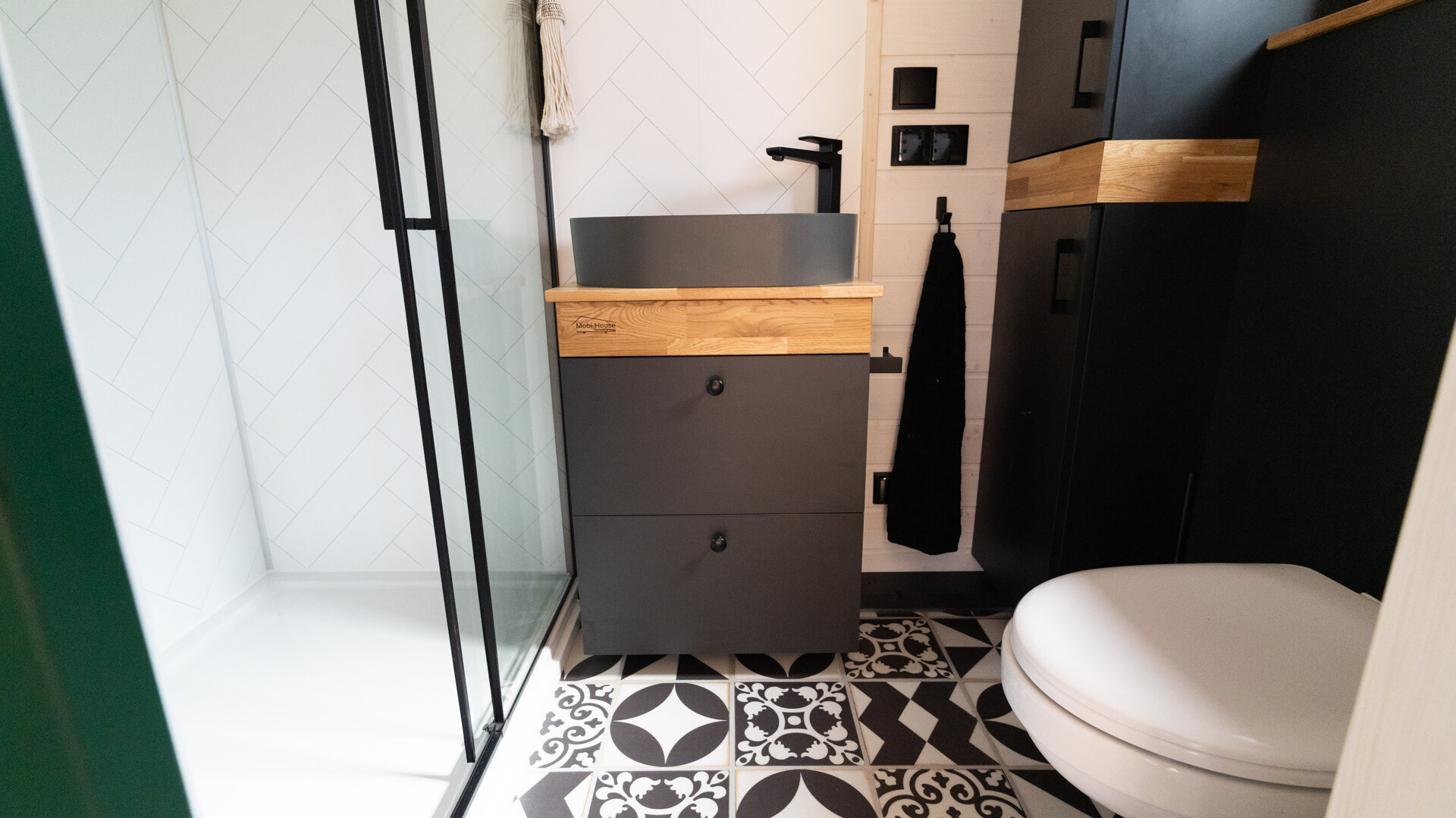salle de bain mini maison mobile par MobiHouse livrable en France salle de bain mini maison mobile par MobiHouse livrable en France