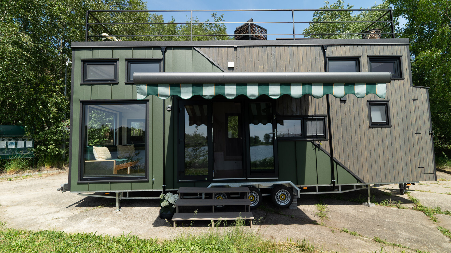 tiny house avec terrasse sur le toit Mobi Sky Individual Peach par MobiHouse livrable en France tiny house avec terrasse sur le toit Mobi Sky Individual Peach par MobiHouse livrable en France