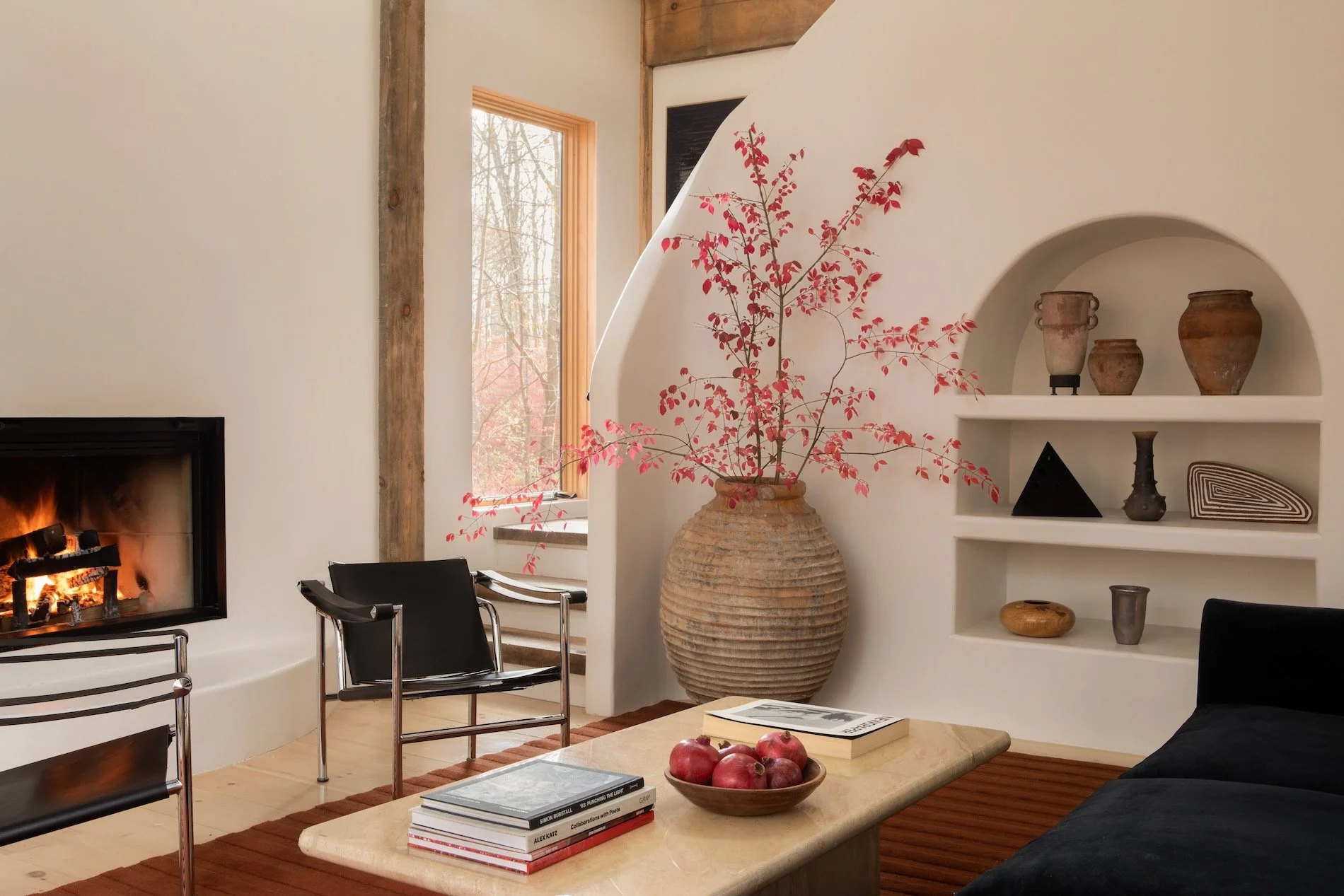 salon avec cheminée décoration contemporaine maison en bois dans la vallée de l salon avec cheminée décoration contemporaine maison en bois dans la vallée de l'Hudson