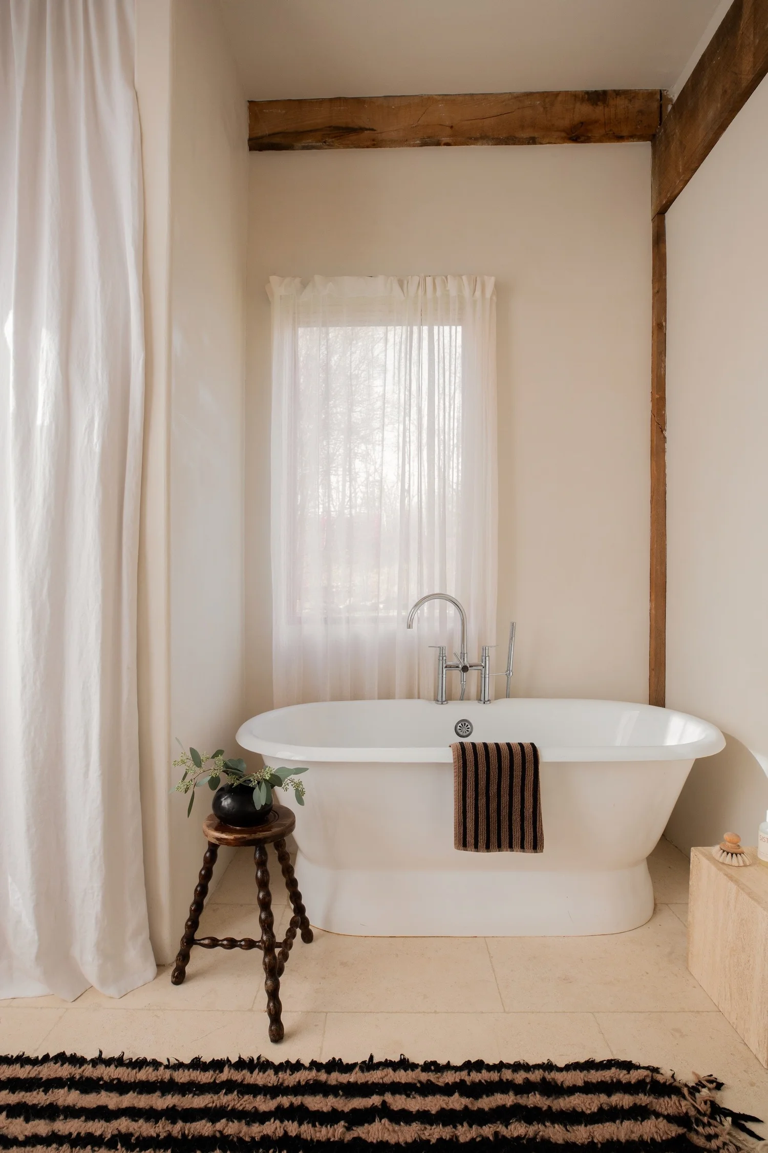 salle de bain classique chic avec poutres salle de bain classique chic avec poutres