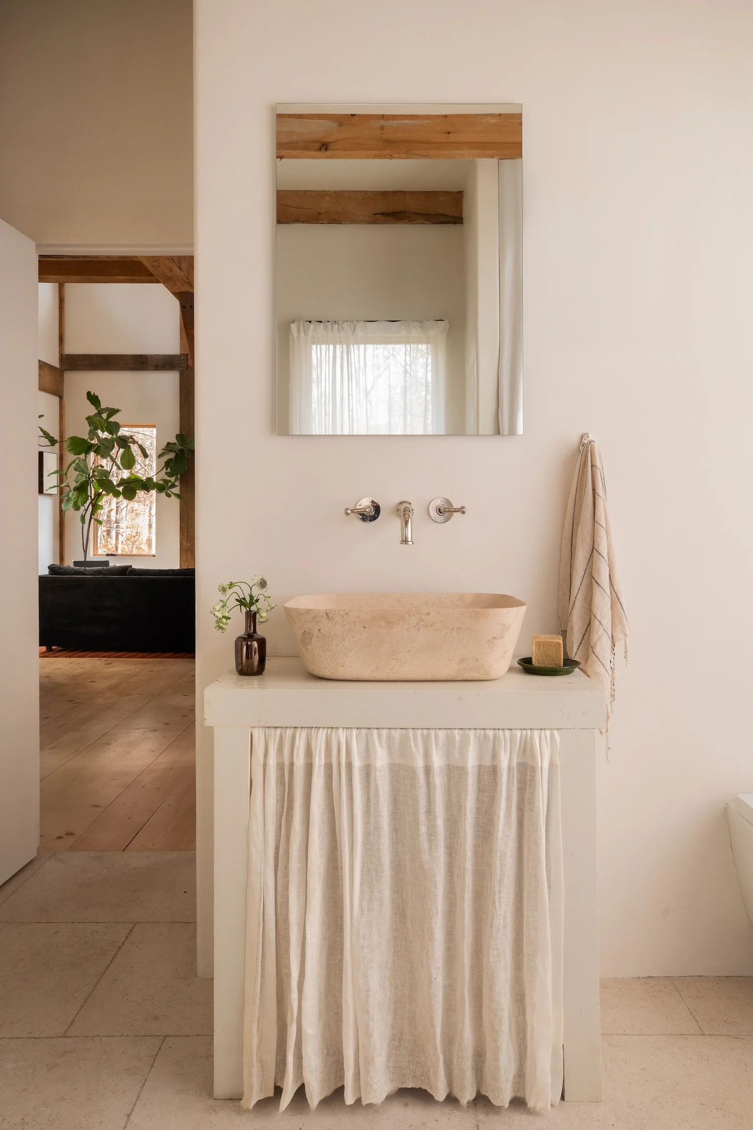 salle de bain rustique chic avec poutres salle de bain rustique chic avec poutres