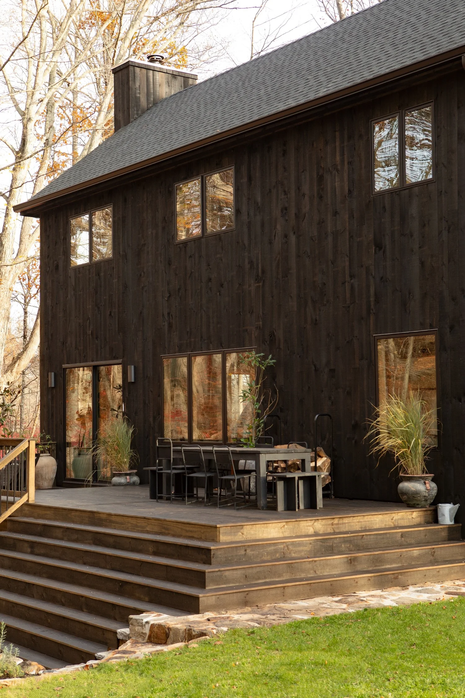 maison en bois dans la vallée de l maison en bois dans la vallée de l'Hudson au milieu des arbres