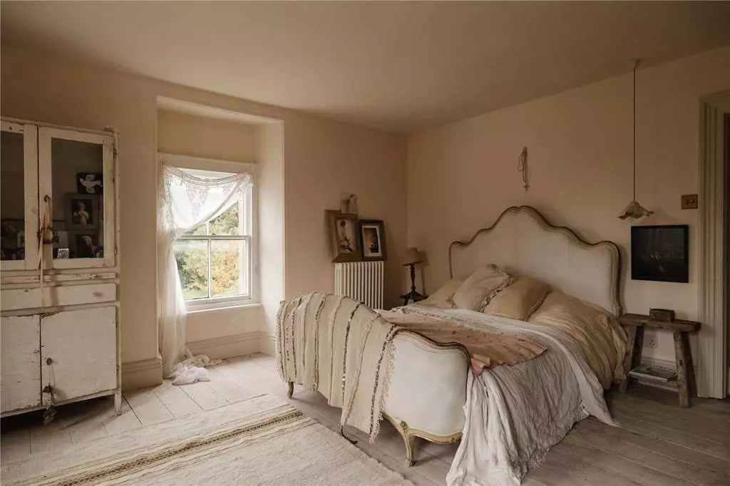 chambre maison historique des Cotswolds décoration classique chic beige chambre maison historique des Cotswolds décoration classique chic beige