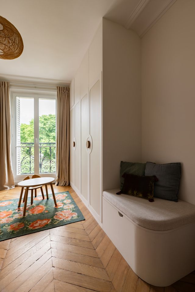 chambre enfant appartement haussmannien rénové à Paris par studio castille Photo : ©Cassandre Favaro chambre enfant appartement haussmannien rénové à Paris par studio castille Photo : ©Cassandre Favaro