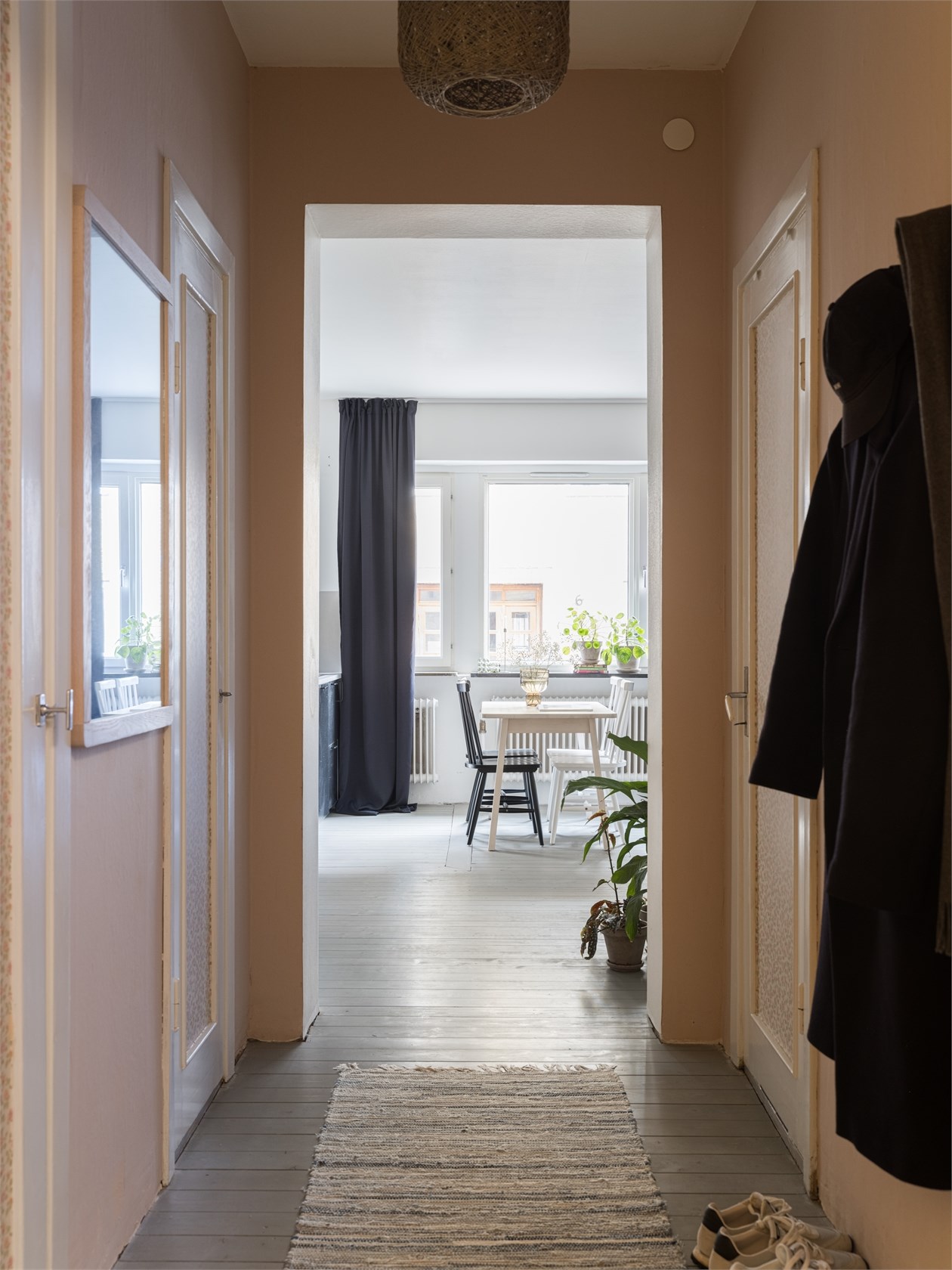 entrée murs rose pâle studio 35m2