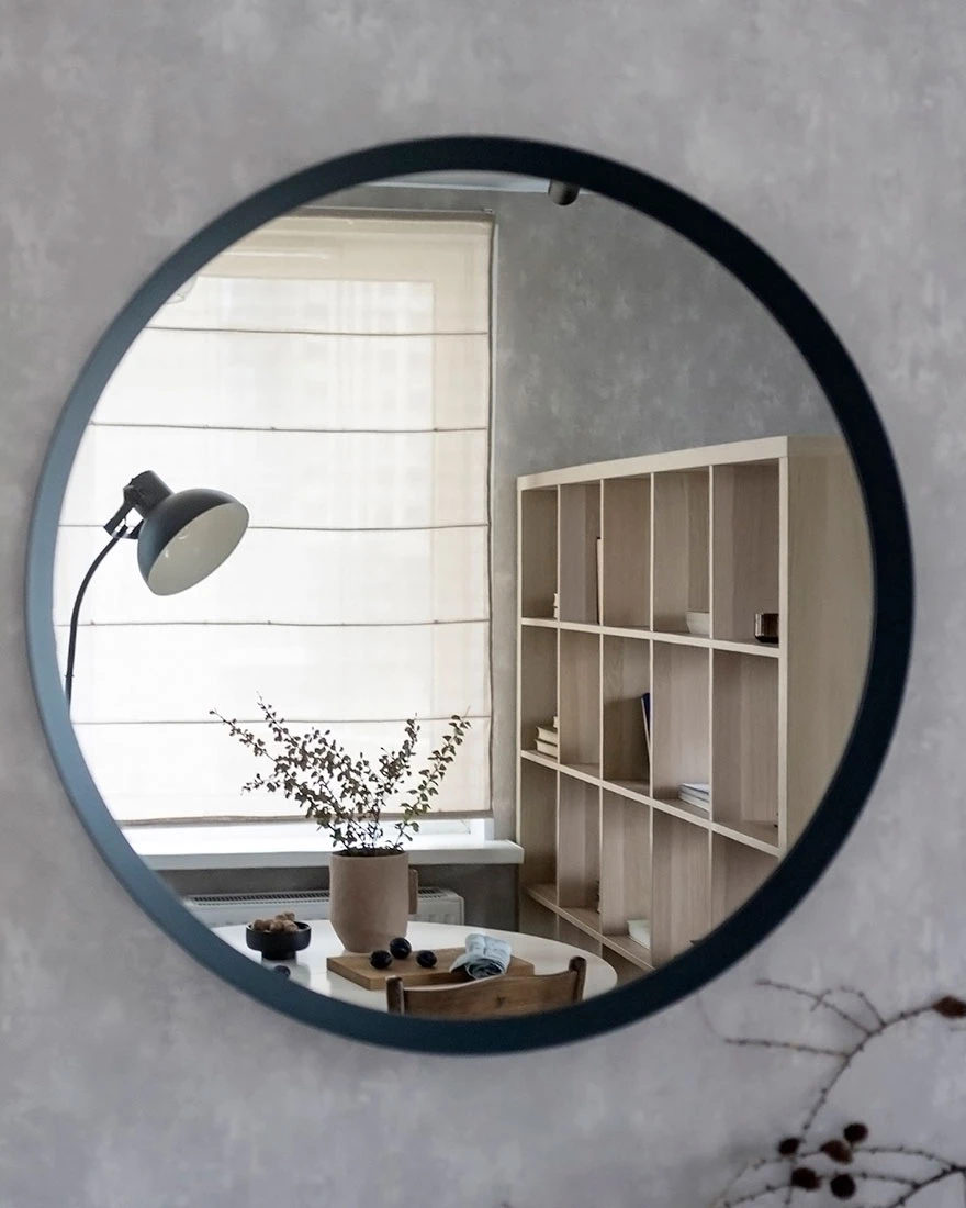 entrée avec miroir studio 29m2 avec séparation IKEA KALLAX pour zoner la chambre entrée avec miroir studio 29m2 avec séparation IKEA KALLAX pour zoner la chambre