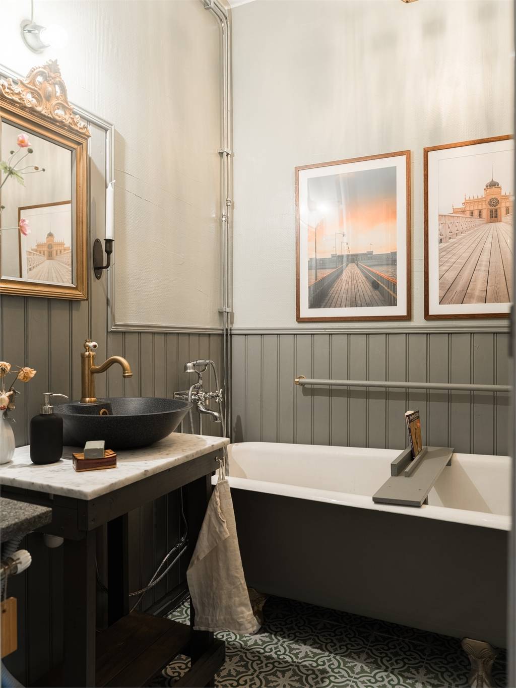 salle de bain décoration scandinave vintage et classique chic lambris kaki salle de bain décoration scandinave vintage et classique chic lambris kaki