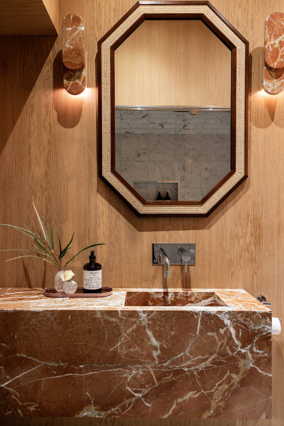 salle de bain design marbre et bois haut-de-gamme salle de bain design marbre et bois haut-de-gamme