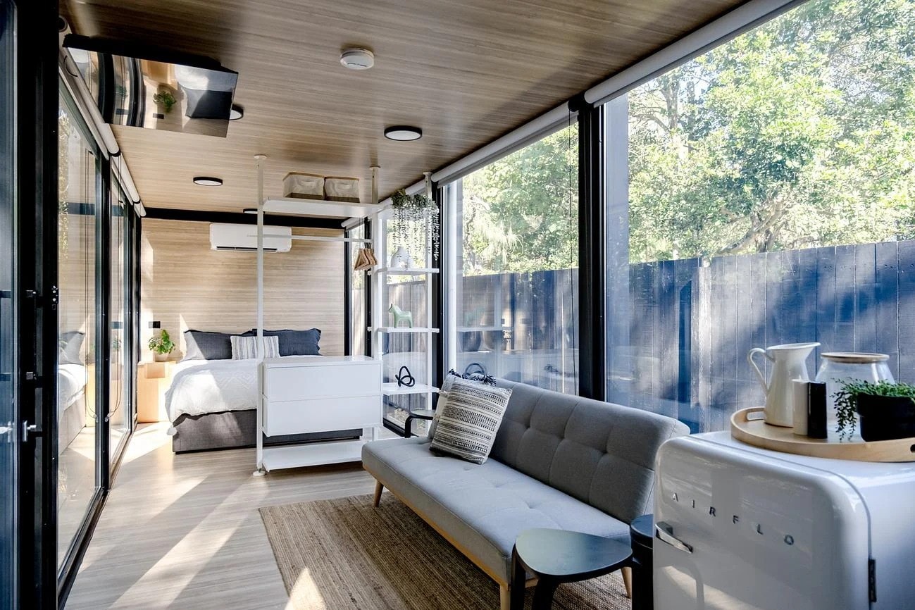salon et chambre tiny house vitrée 24m2 Elsewhere