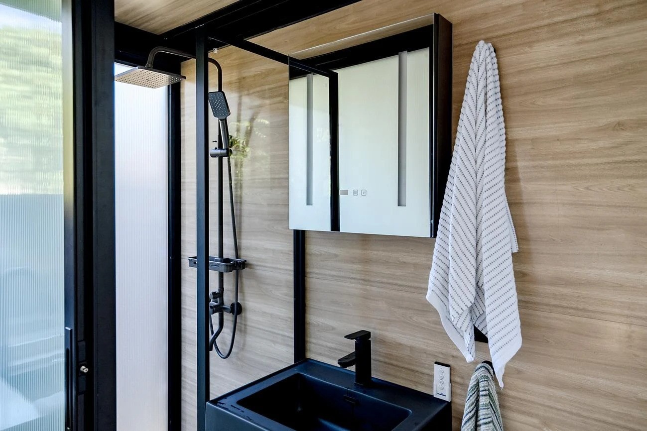 salle de bain mini maison vitrée 24m2 Elsewhere