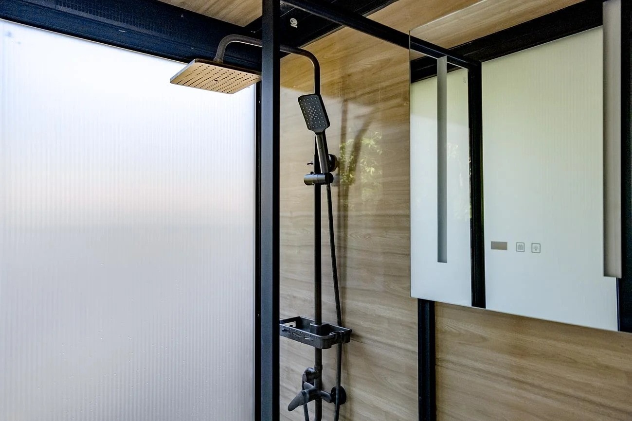 salle de bain mini maison vitrée 24m2 Elsewhere