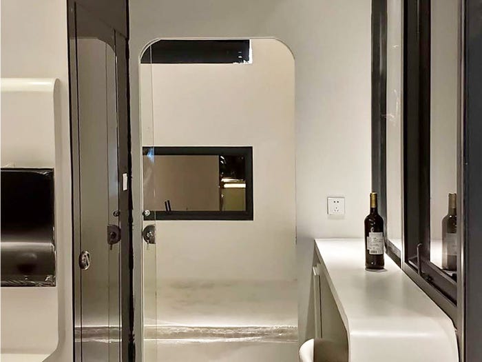Cube Two par Nestron petite maison futuriste de 24m2 gérée par l Cube Two par Nestron petite maison futuriste de 24m2 gérée par l'IA