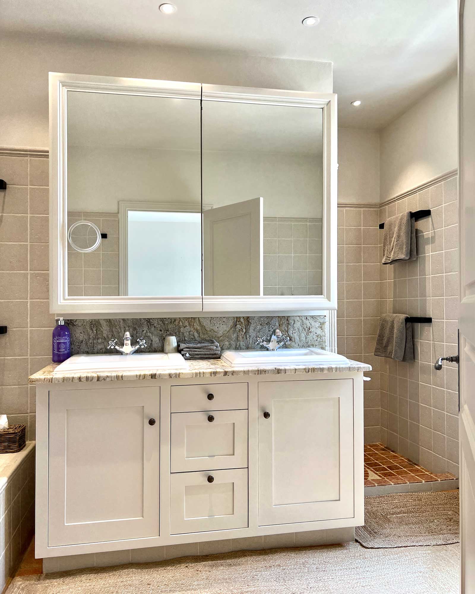 salle de bain blanche et marbre calacatta salle de bain blanche et marbre calacatta