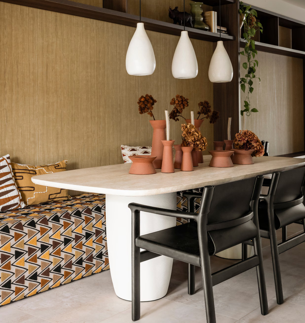 salle à manger tons neutres et chaleureux décoration contemporaine