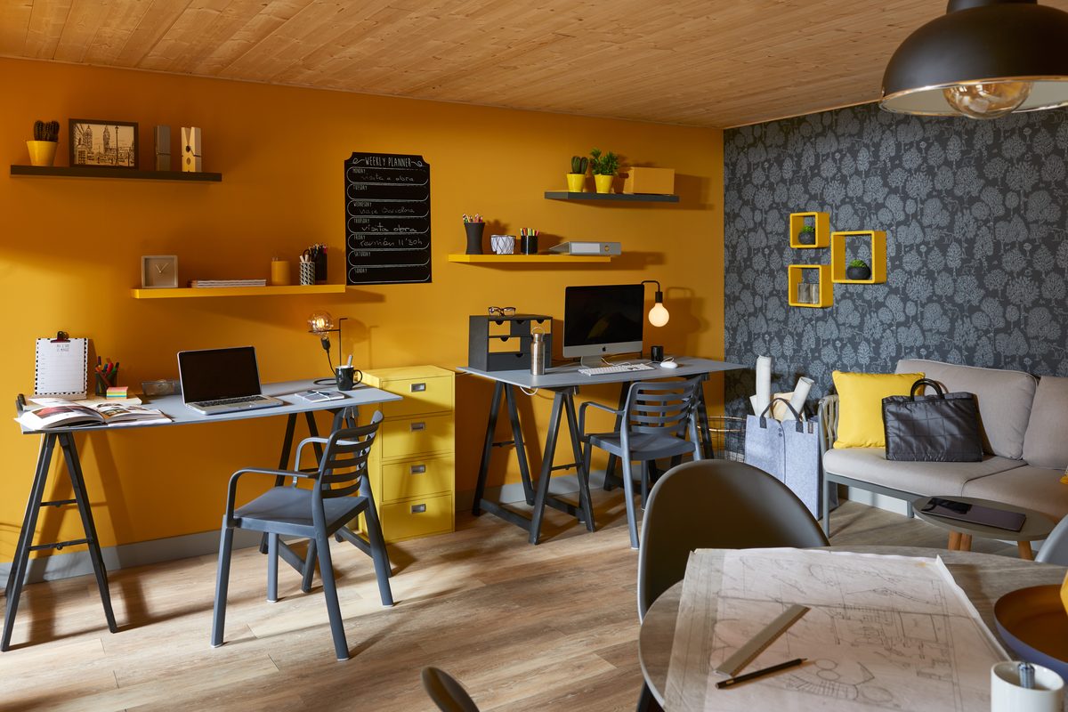 salon mur jaune tiny house