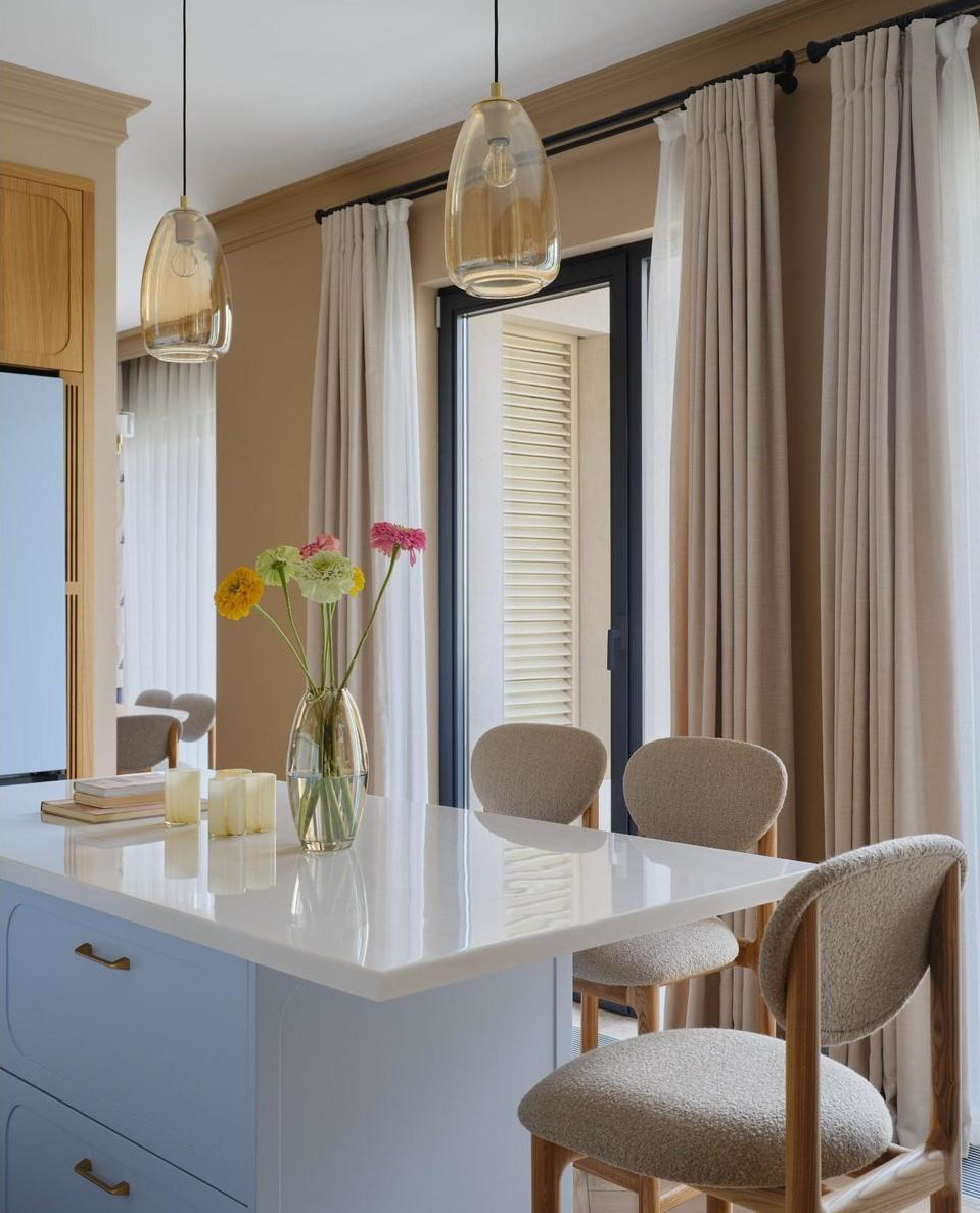 cuisine bleue appartement 100m2 décoration vintage et contemporaine cuisine bleue appartement 100m2 décoration vintage et contemporaine