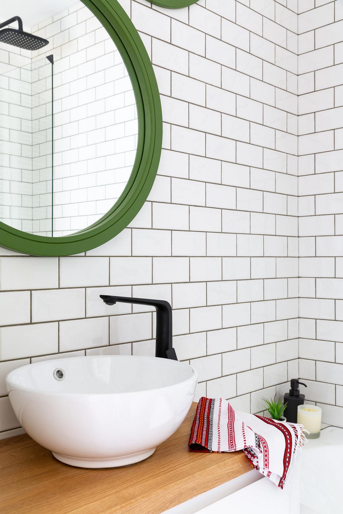 salle de bain blanche bois vert studio 33m2 décoration scandinave