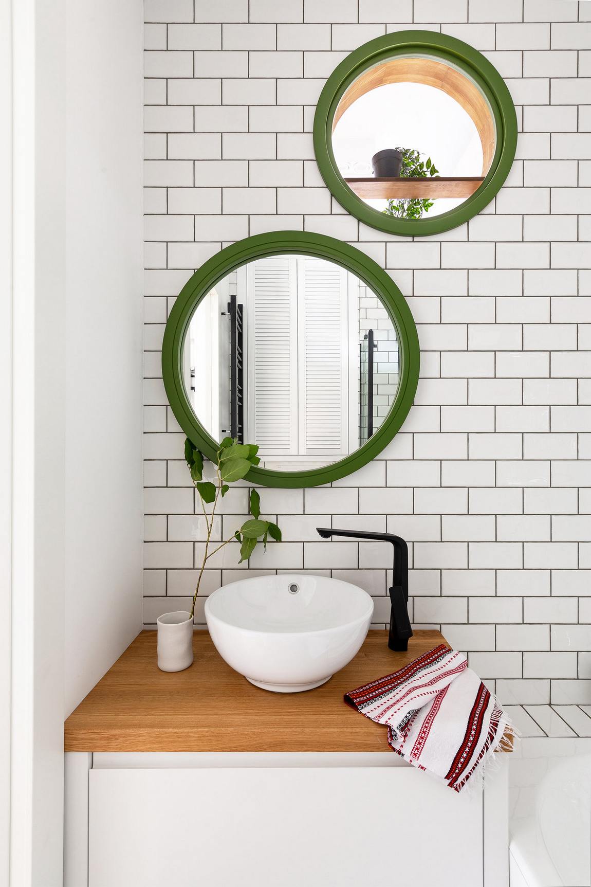 salle de bain blanche bois vert studio 33m2 décoration scandinave