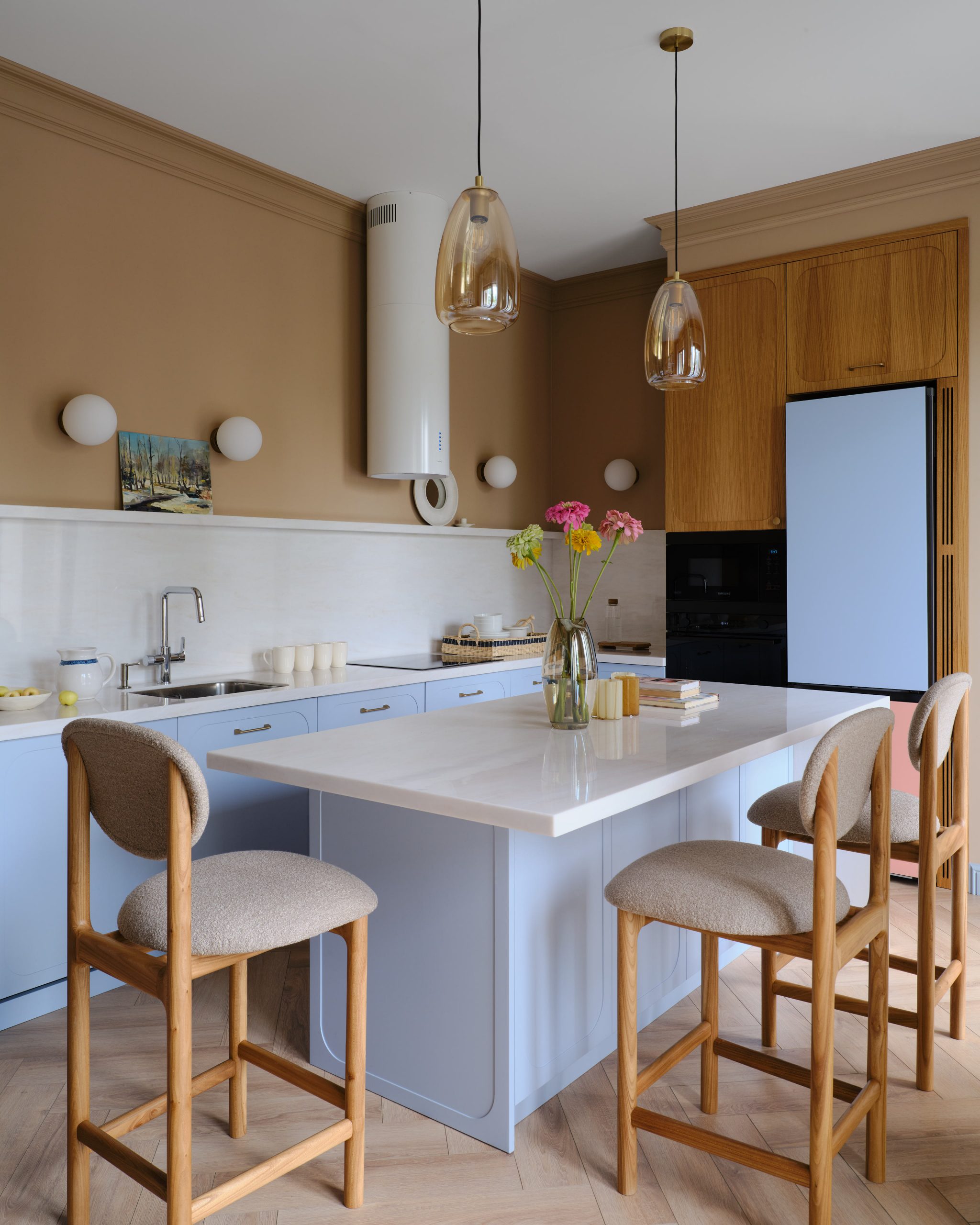 cuisine bleue appartement 100m2 décoration vintage et contemporaine cuisine bleue appartement 100m2 décoration vintage et contemporaine