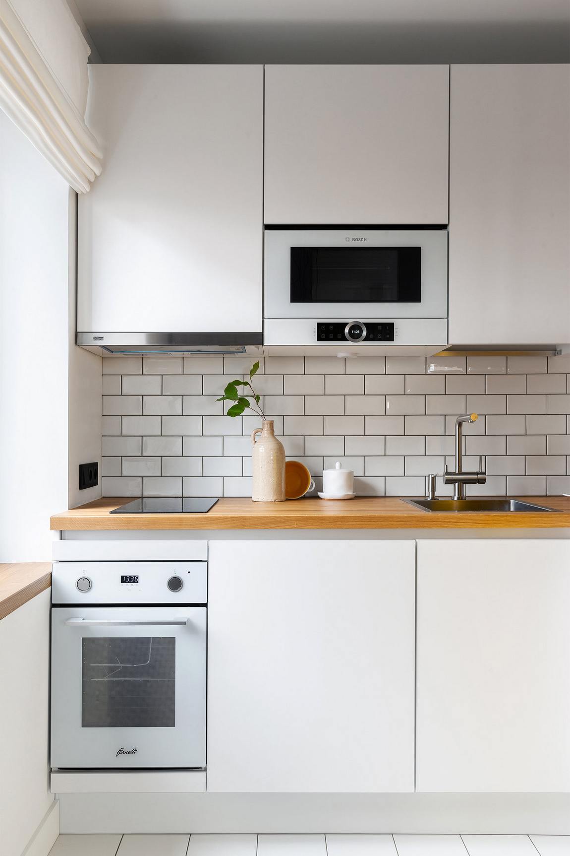 cuisine blanche plan de travail bois clair