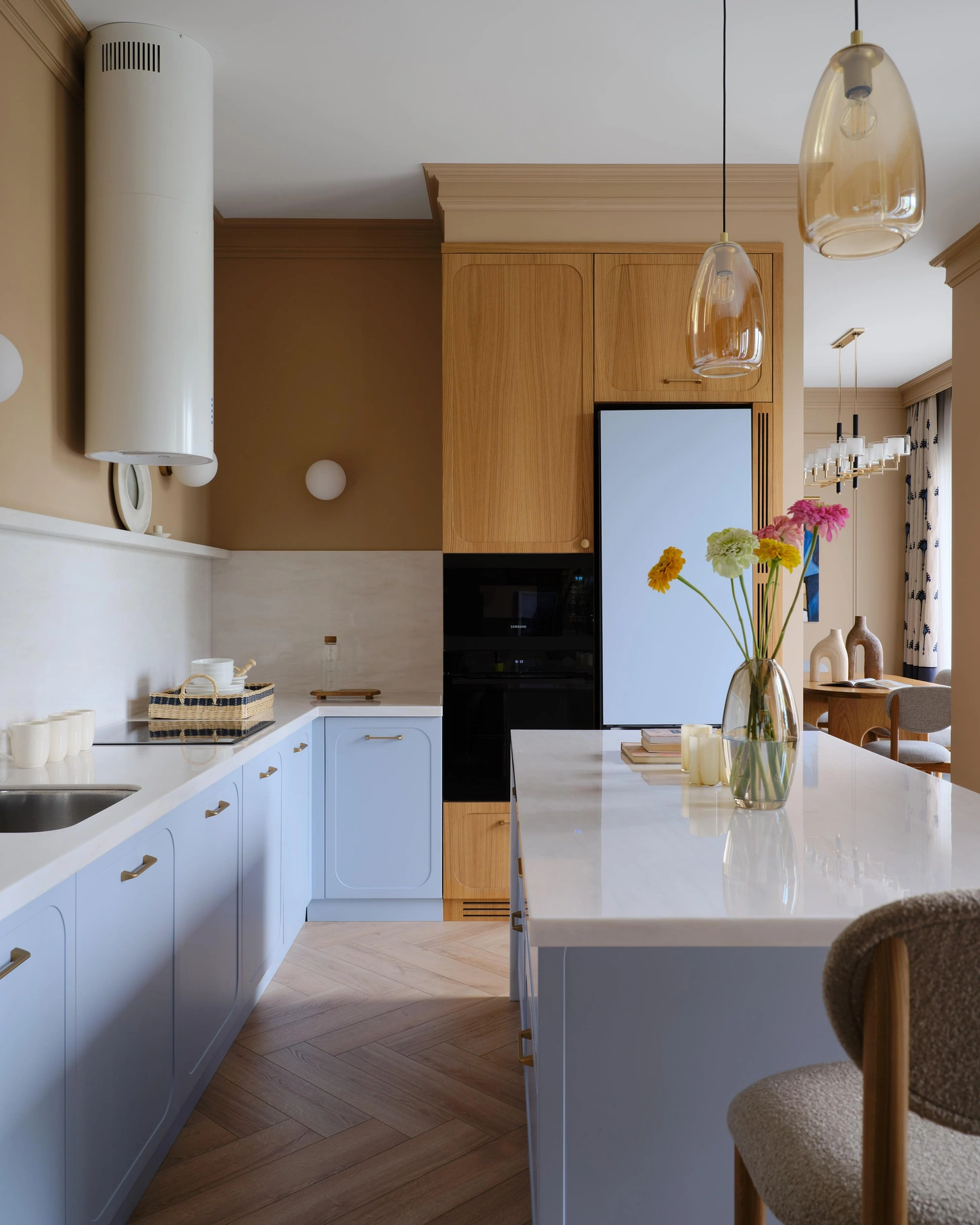cuisine bleue appartement 100m2 décoration vintage et contemporaine cuisine bleue appartement 100m2 décoration vintage et contemporaine